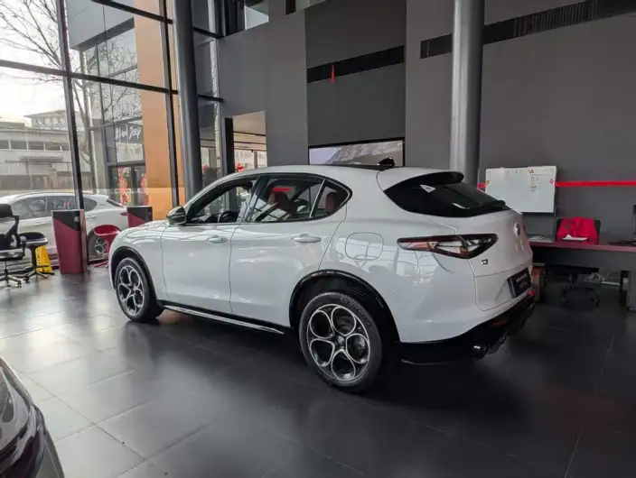 Alfa Romeo Stelvio 2023 Model 2.0T 280HP Veloce Track Edition