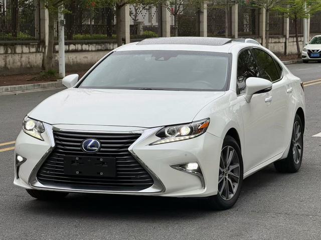 Lexus ES 2015 300h Comfort – фото 1