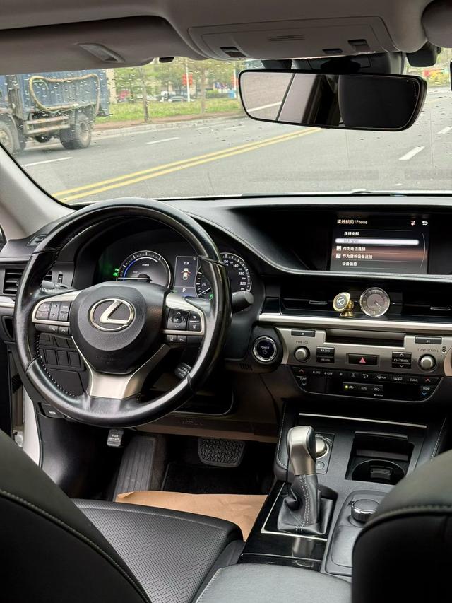 Lexus ES 2015 300h Comfort – фото 3