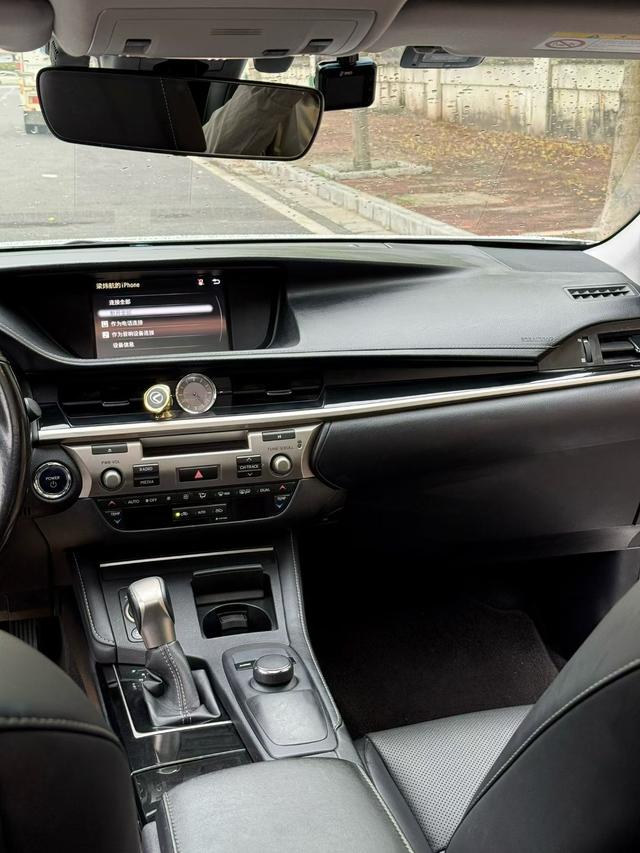 Lexus ES 2015 300h Comfort – фото 7