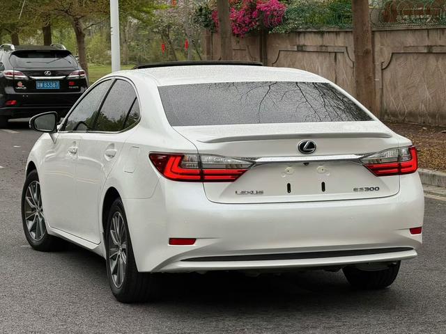 Lexus ES 2015 300h Comfort – фото 8
