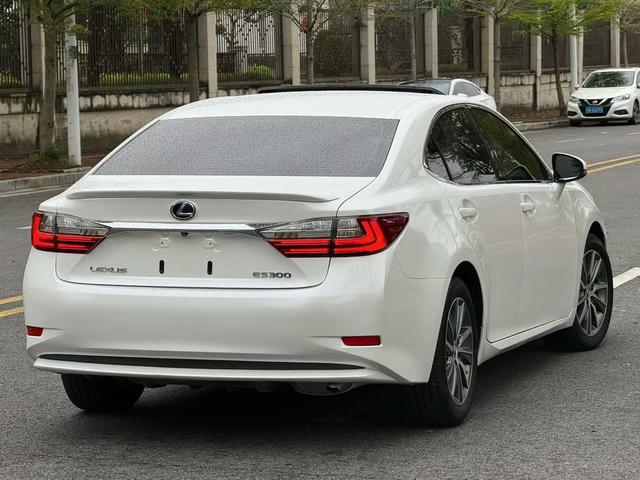 Lexus ES 2015 300h Comfort – фото 9