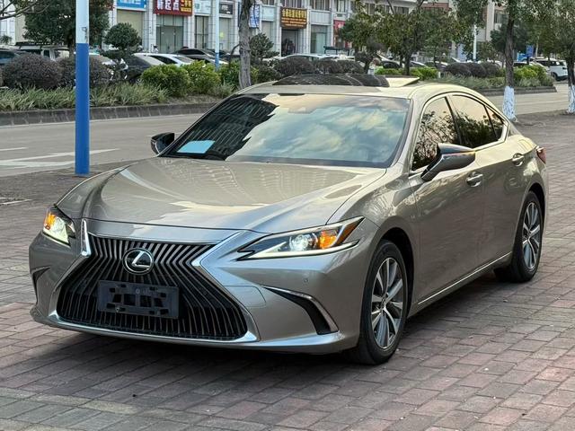 Lexus ES 2020 260 Excellence China VI – фото 1