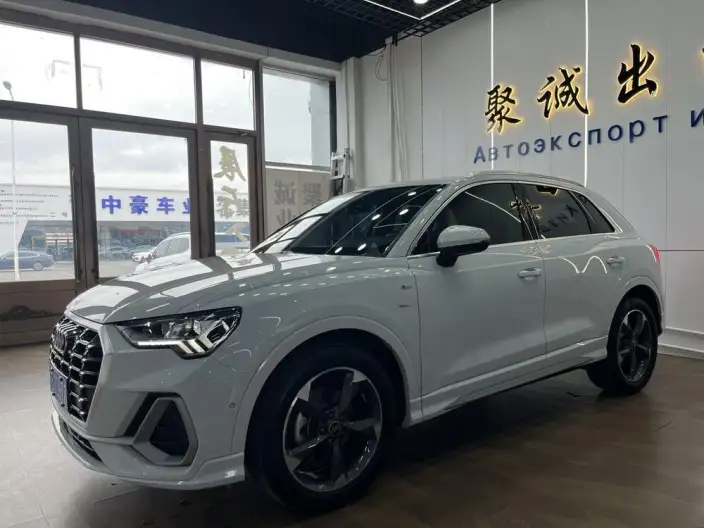 AUDI Q3 2023 Model 35 TFSI Fashion Dynamic Model