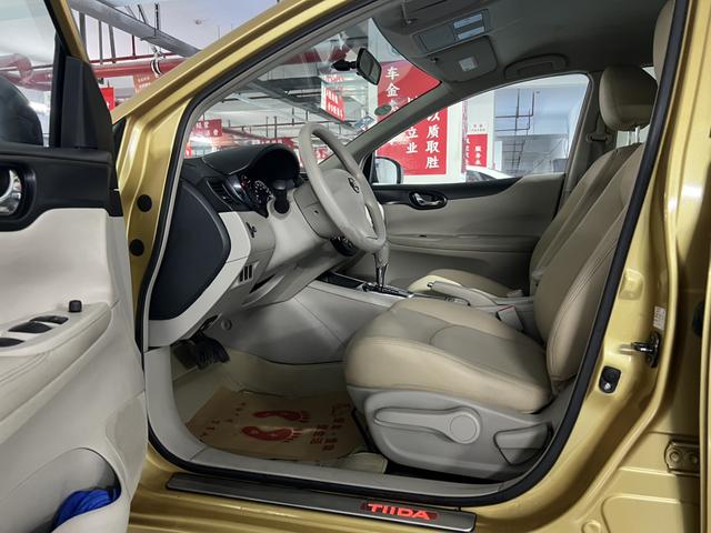 Nissan Tiida 2011 1.6L CVT Comfort – фото 9