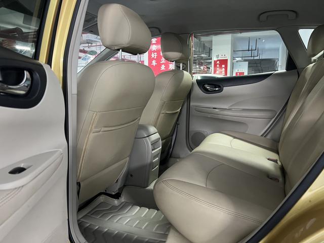 Nissan Tiida 2011 1.6L CVT Comfort – фото 10