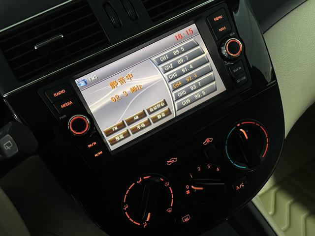 Nissan Tiida 2011 1.6L CVT Comfort – фото 12