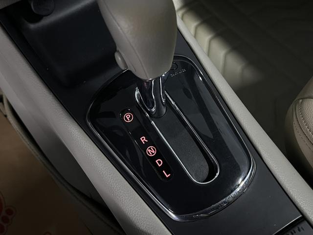 Nissan Tiida 2011 1.6L CVT Comfort – фото 13
