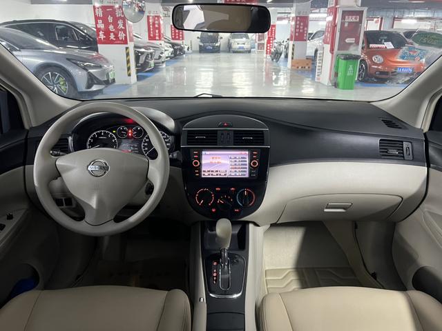 Nissan Tiida 2011 1.6L CVT Comfort – фото 14