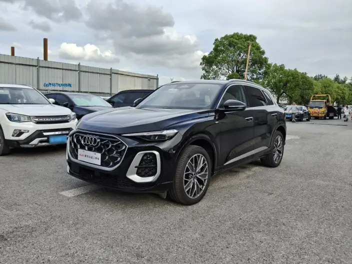 Audi Q5L 2026 Model 2.0T 10M Users Edition Edition