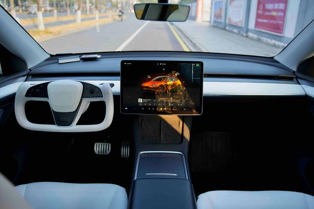 Tesla Model Y 2023 Performance AWD – фото 16