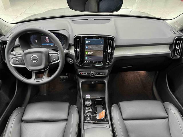 Volvo XC40 2024 B4 AWD Intelligent Far Luxury – фото 2