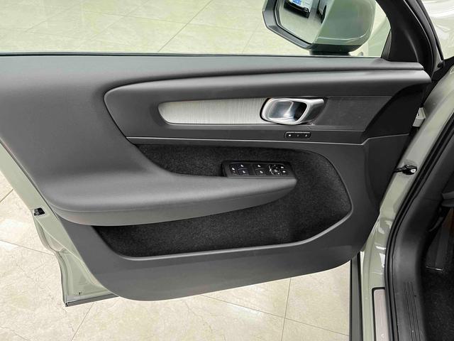 Volvo XC40 2024 B4 AWD Intelligent Far Luxury – фото 10