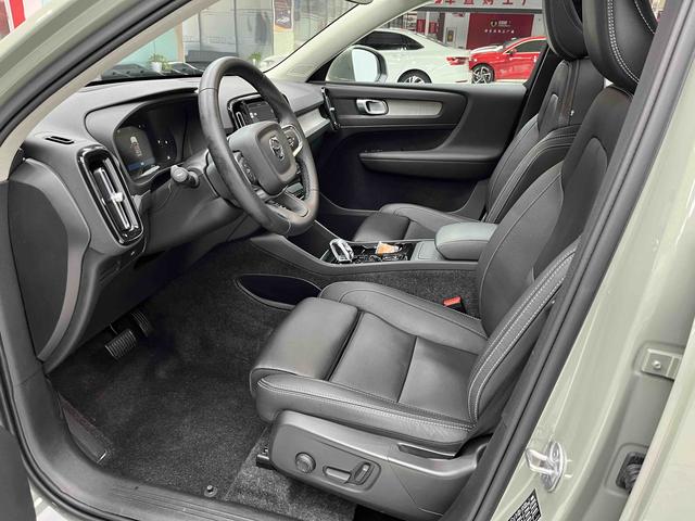 Volvo XC40 2024 B4 AWD Intelligent Far Luxury – фото 11