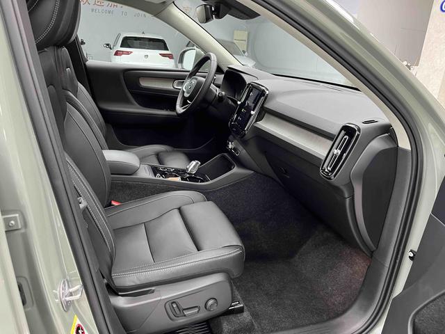 Volvo XC40 2024 B4 AWD Intelligent Far Luxury – фото 13