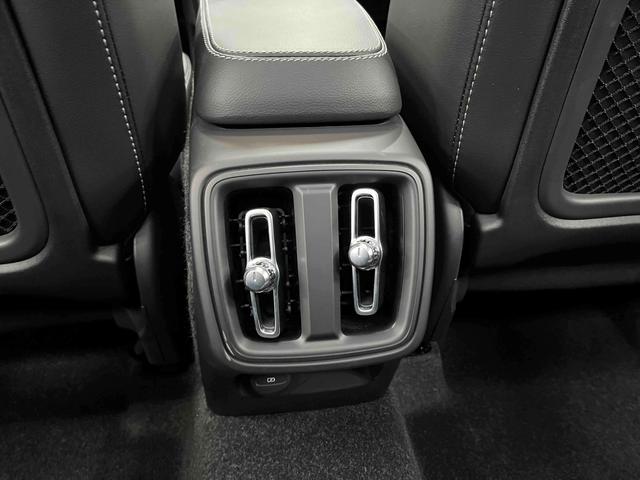 Volvo XC40 2024 B4 AWD Intelligent Far Luxury – фото 15