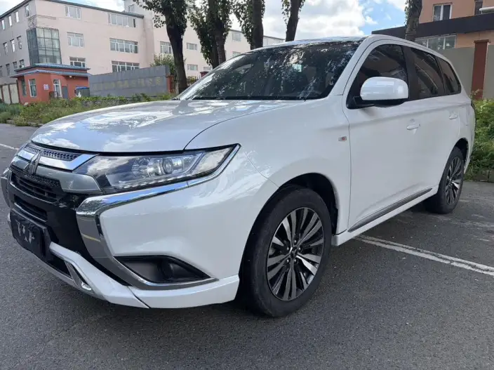 Mitsubishi Outlander 2021 Model Facelift 2.0L 2WD Smooth Ride Edition 5 seat