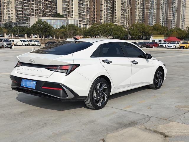 Hyundai Elantra 2023 1.5L CVT GLX Elite – фото 9