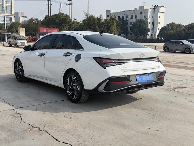 Hyundai Elantra 2023 1.5L CVT GLX Elite – фото 10