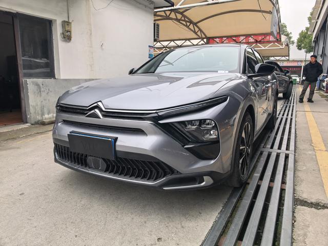 Citroën C5 X 2022 1.6T Enjoy the Extraordinary Tiger Year Special – фото 1