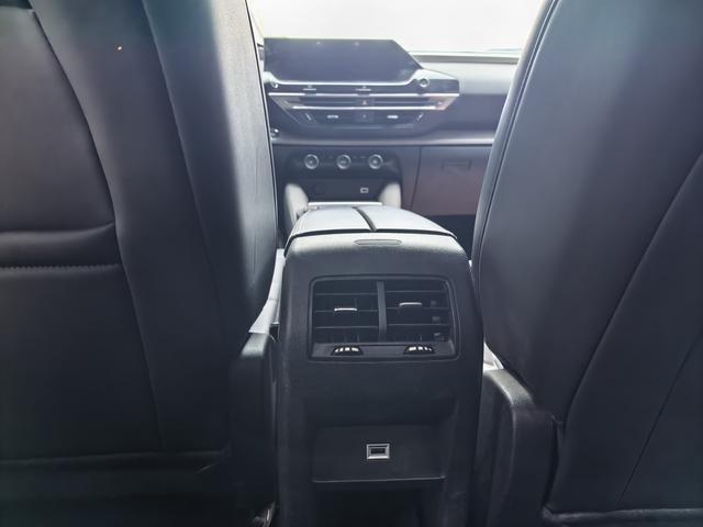 Citroën C5 X 2022 1.6T Enjoy the Extraordinary Tiger Year Special – фото 10