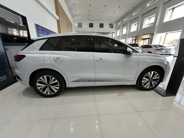 Audi Q4 e-tron 2024 40 e-tron – фото 3