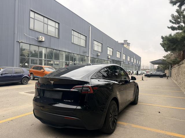 Tesla Model Y 2022 Facelift RWD – фото 9