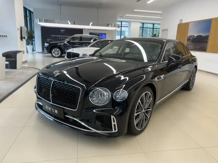 Bentley Flying Spur 2026 Model 4.0T V8 Standard Edition