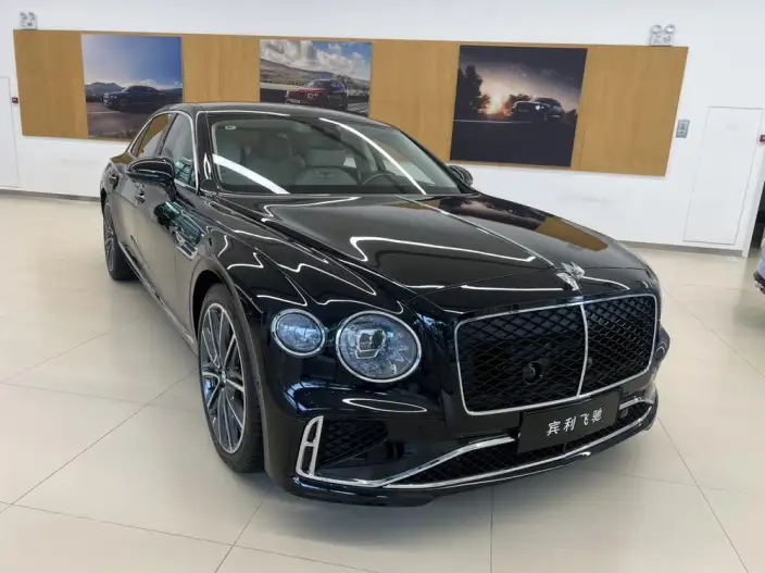 Bentley Flying Spur 2026 Model 4.0T V8 Standard Edition