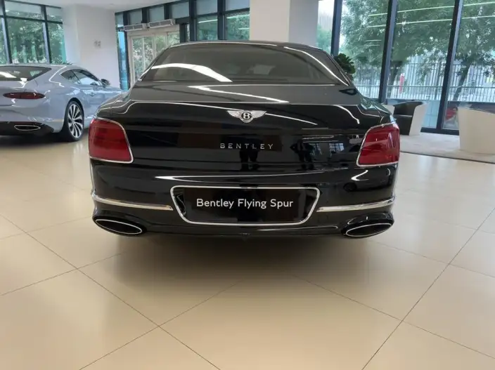 Bentley Flying Spur 2026 Model 4.0T V8 Standard Edition