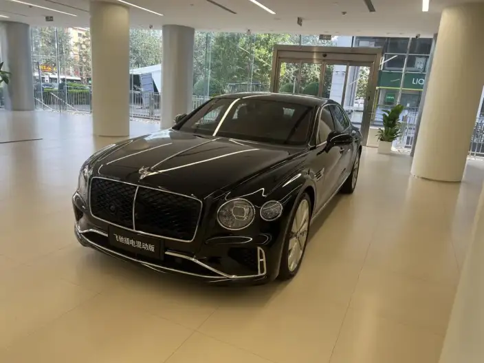 Bentley Flying Spur 2026 Model 4.0T V8 Standard Edition