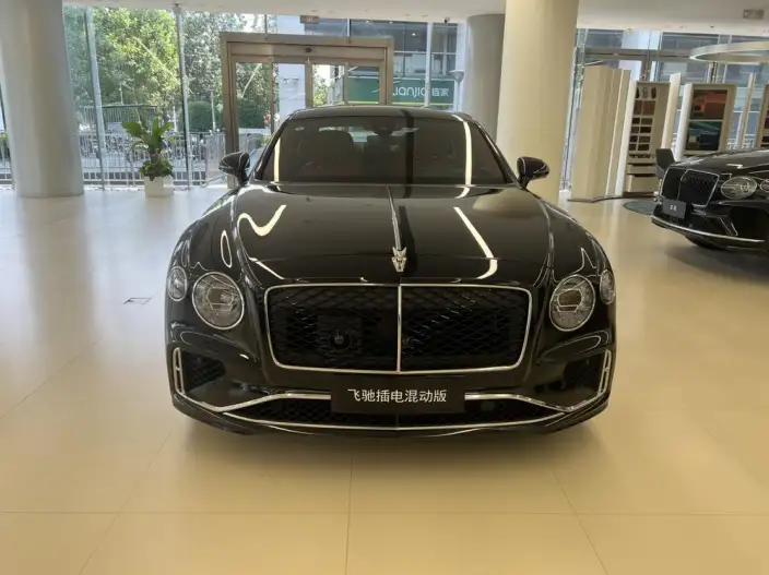 Bentley Flying Spur 2026 Model 4.0T V8 Standard Edition