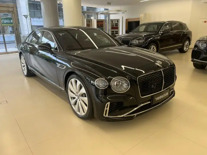 Bentley Flying Spur 2026 Model 4.0T V8 Standard Edition