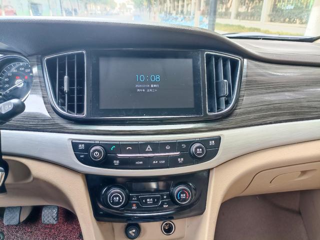 Baojun 730 2016 1.5T Manual Luxury 7-seat – фото 34