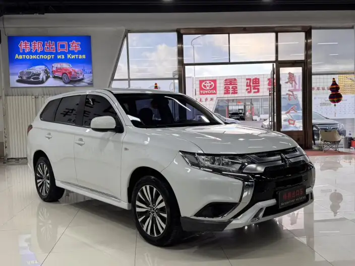 Mitsubishi Outlander 2021 Model Facelift 2.0L 2WD Smooth Ride Edition 5 seat