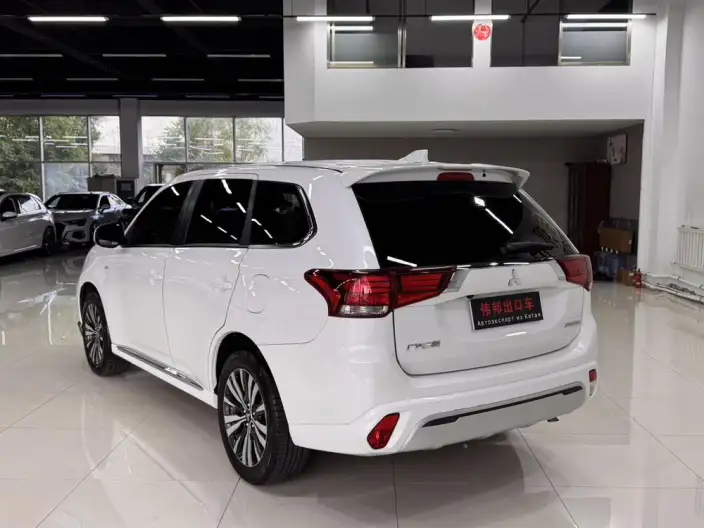 Mitsubishi Outlander 2021 Model Facelift 2.0L 2WD Smooth Ride Edition 5 seat