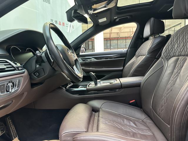 BMW 7 Series Модель 2018 года 740Li Leading M Sports Set – фото 5