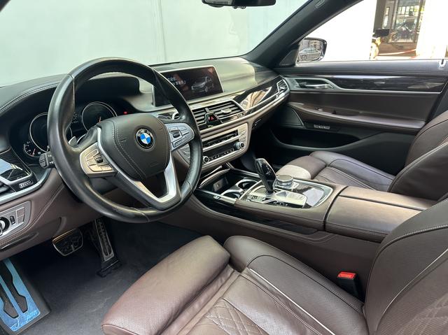 BMW 7 Series Модель 2018 года 740Li Leading M Sports Set – фото 6