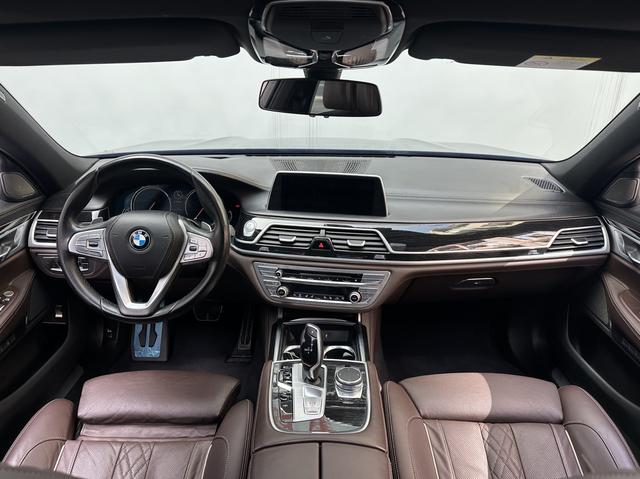 BMW 7 Series Модель 2018 года 740Li Leading M Sports Set – фото 7
