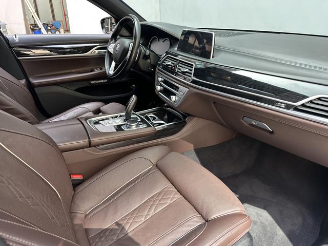 BMW 7 Series Модель 2018 года 740Li Leading M Sports Set – фото 8