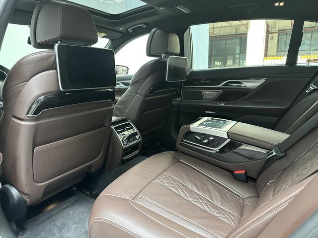 BMW 7 Series Модель 2018 года 740Li Leading M Sports Set – фото 13