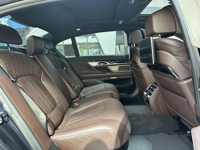 BMW 7 Series Модель 2018 года 740Li Leading M Sports Set – фото 14