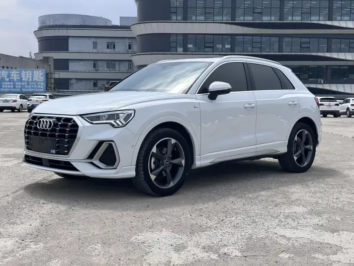 AUDI Q3 2023 Model 35 TFSI Fashion Dynamic Model