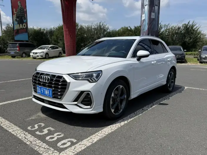 AUDI Q3 2023 Model 35 TFSI Fashion Dynamic Model