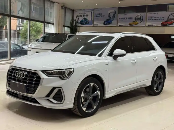 AUDI Q3 2023 Model 35 TFSI Fashion Dynamic Model