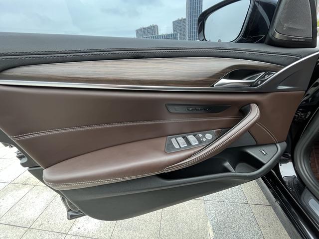 BMW 5 Series 2018 530Li Leading Luxury Package – фото 15