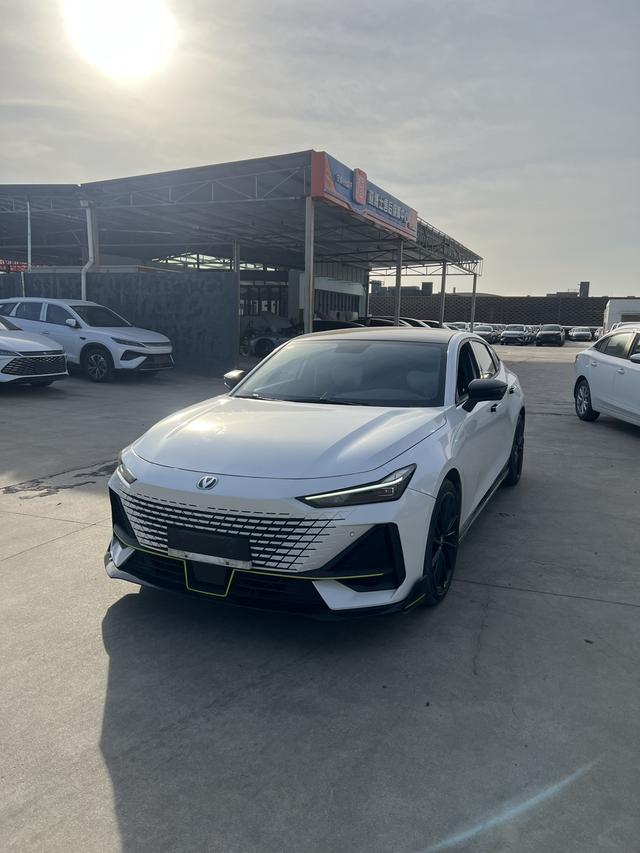 Changan UNI-V 2022 1.5T Sport – фото 1