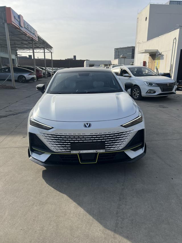 Changan UNI-V 2022 1.5T Sport – фото 2