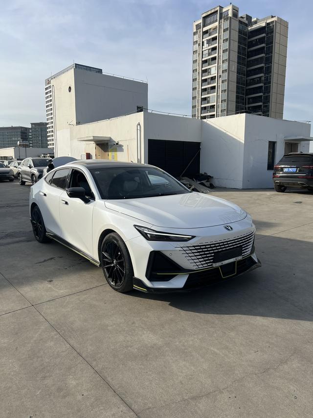 Changan UNI-V 2022 1.5T Sport – фото 3