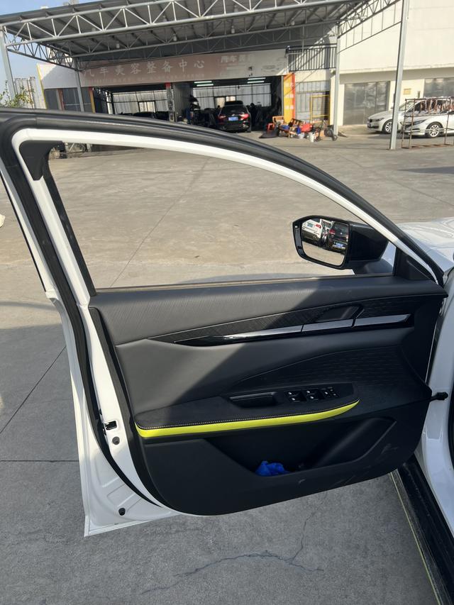 Changan UNI-V 2022 1.5T Sport – фото 5